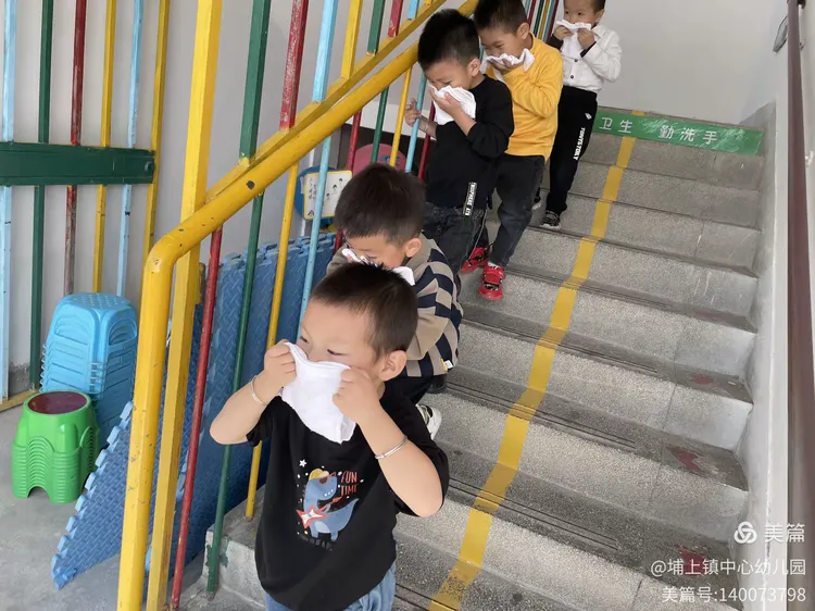 【埔上镇中心幼儿园】防范未“燃” 安全"童"行——"119"消防疏散演练